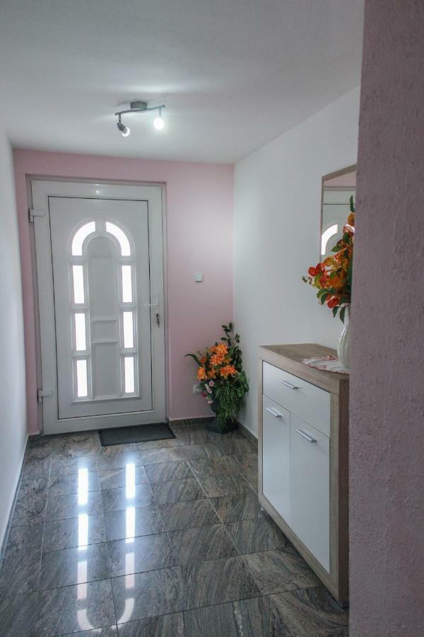 Apartman Marta Banka Exterior foto